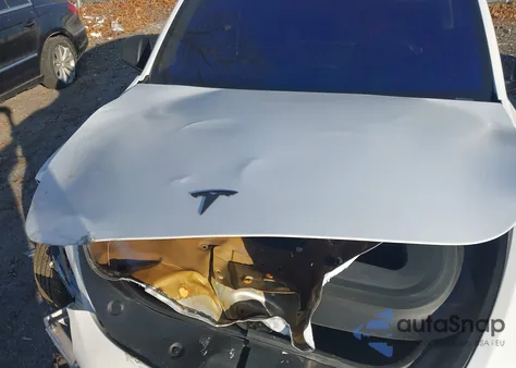 2022 Tesla Model Y Performance Dual Motor All-Wheel Drive z USA, uszkodzony, nr VIN 7SAYGDEF1NF375927